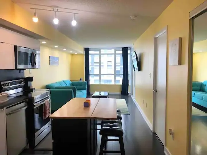 Apartamento Cozy Downtown 1Br Den Free Parking Near Cn Tower Toronto Canadá